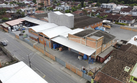 Imagem fachada da empresa - galpão industrial de tijolos